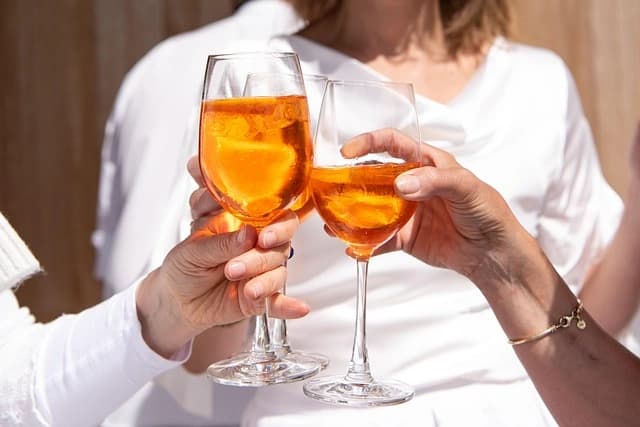 Vorschaubild für den Artikel "Alkohol & Kalorien – selten genießen, besser leben"